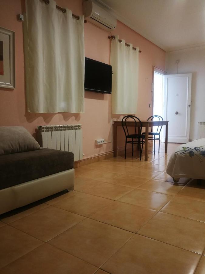 Pension Navarra Madrid Buitenkant foto