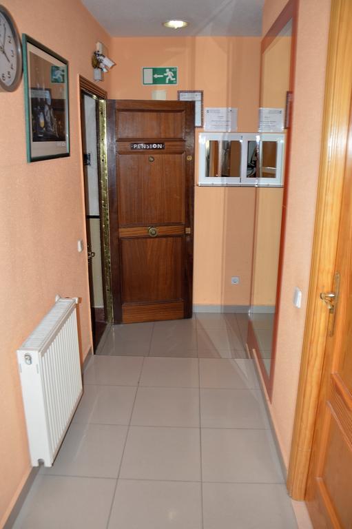 Pension Navarra Madrid Buitenkant foto